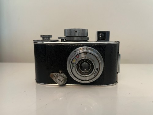 Antica macchina fotografica - , e