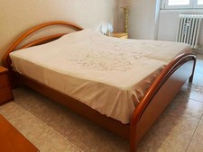 Letto matrimoniale e comodini in legno massello