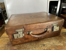 Antica valigia vintage in