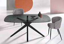 TAVOLO FEVER TONDO/RETTANGOLARE CON BASE IN METALLO E PIANO IN VETRO MARTELLATO°