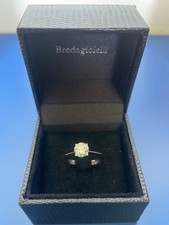 Anello solitario da donna realizzato in oro biaco 18 kt con diamante da 0.80ct