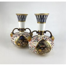 Coppia Vasi Bottiglia Maschera Doppio Manico Corona Reale Derby Imari Circa 1880