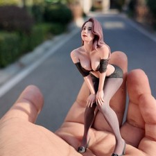 Statua miniatura scena oggetti