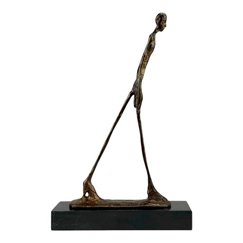 Statua uomo che cammina