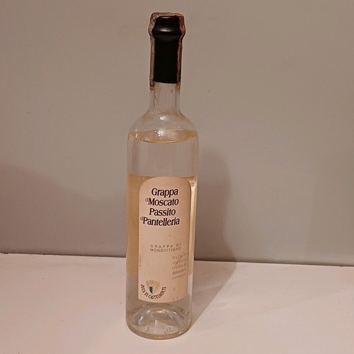 Botella licor grappa moscato - botella,