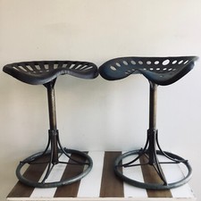 COPPIA DI SGABELLI INDUSTRIALI IN FERRO SEDILE TRATTORE ARATRO MODERNARIATO 