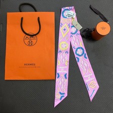 etichetta attaccata con