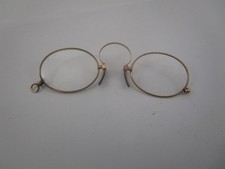 Occhiali da vista antichi con