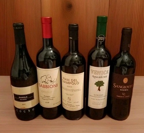 Bottiglie vino rosso e - 5, di