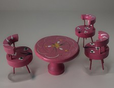 Set tavolo e sedie da pranzo mobili casa delle bambole vintage in legno rosa 4 pezzi anni '70