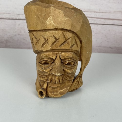 Vecchio legno intagliato a - legno,