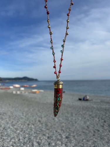Collana con corno etnico