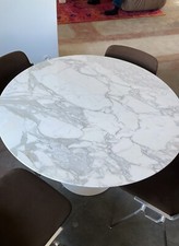 TULIP TABLE IN ARABESCATO MARBLE 120CM, glossy white base.