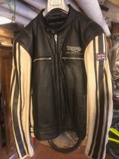 Giubbotto da moto in pelle, marchio Triumph. Ottime condizioni!