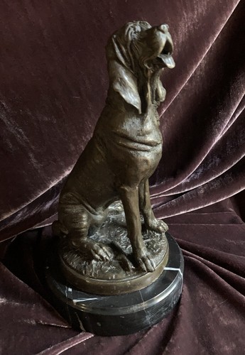 Antica scultura segugio marmo