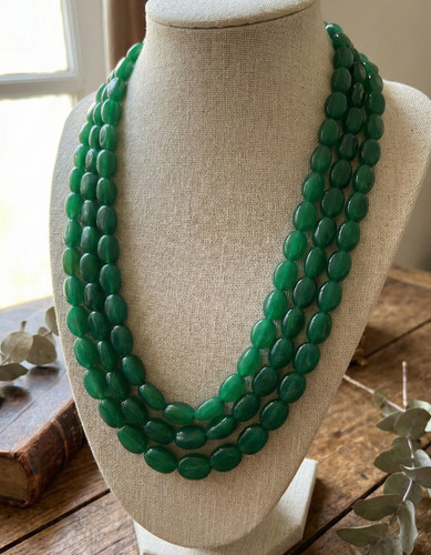 Collana con pietre preziose - , in