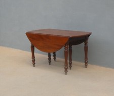 Tavolo ovale allungabile - , a