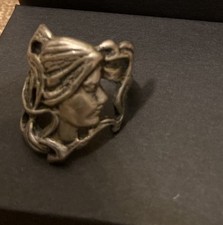 Antico volto liberty da donna