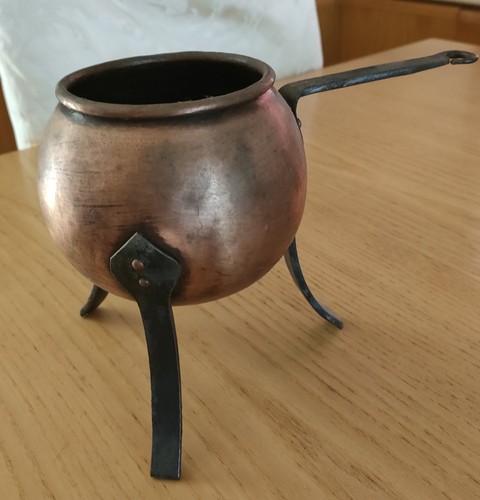 Pentola antica sospesa - pentola,