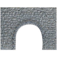 Portale sottopasso in pietra