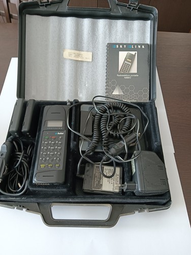 Cellulare vecchio telefono - vecchio,