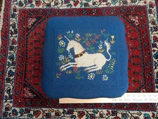 Antico sgabello piccolo