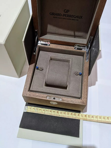 Girard perregaux laureato box - girard-perregaux,