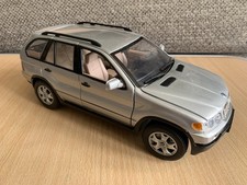 🌟 Modellino crossover SUV