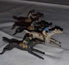 Giocattoli Antichi Collezionismo N. 4 CAVALLI DA CORSA in PIOMBO PIENO ‘40