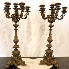 Coppia di candelabri a 6 candele, in fusione di bronzo. Antichi