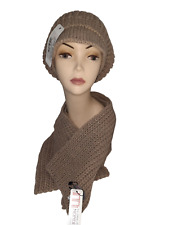 CUFFIA CON VISIERA E SCIARPA