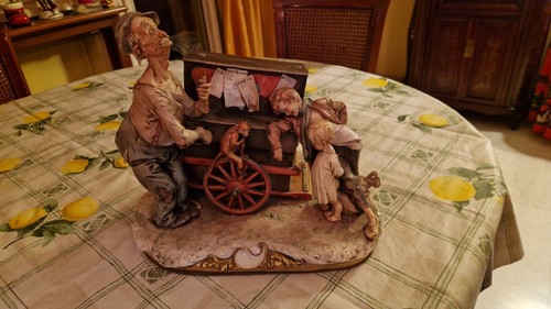 Scultura porcellana di - in,