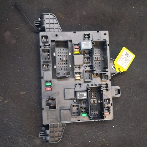 13302300 scatola fusibili opel - 13302300,