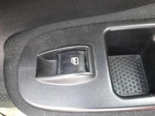 735600120 front right window