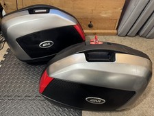 Le borse Givi V35 in argento sono dotate di 2 chiavi molto pulite all'interno adatte a PLX e PLXR