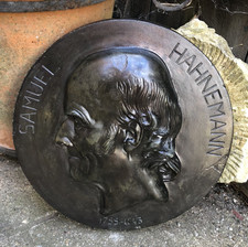 Antica targa in gesso