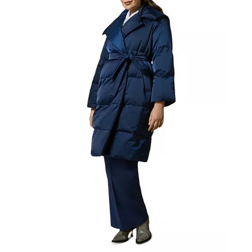 Cappotto nuovo con etichette