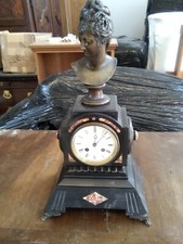 Antico orologio a pendolo da