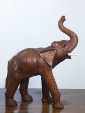 Scultura di elefante in legno