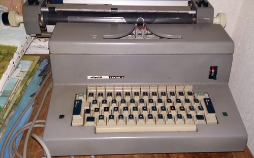 Macchina scrivere olivetti - da,