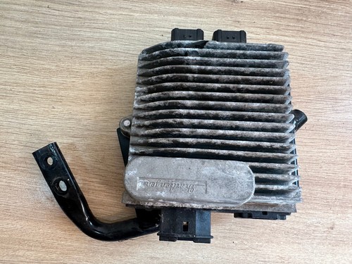 Regulateur tension - un,