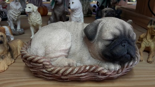 Resina dog figurine - resina,