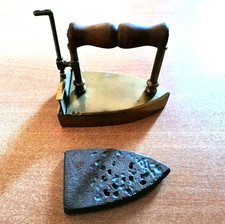 ferro da stiro antico in ottone