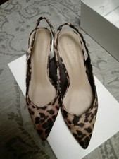 Décolte aperte dietro maculate