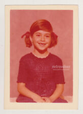 Adorabile bambina sdentata in