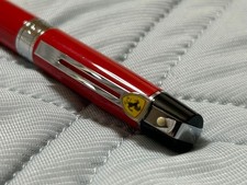 Penna a sfera rossa Ferrari clip in metallo logo elegante nuova rara da...