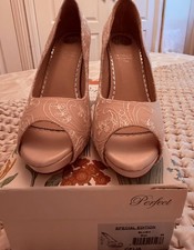 Tacchi in pizzo blush edizione
