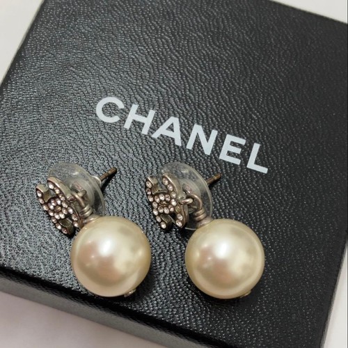 Chanel coco logo mark pearl - chanel,