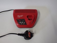 Milwaukee C12C Caricatore 12V per Trapano Seghetto agli Ioni di Litio Li-Ion