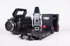 Blackmagic URSA mini 4.6K PL Mount + 2 batterie Blueshape + caricabatterie Bl...